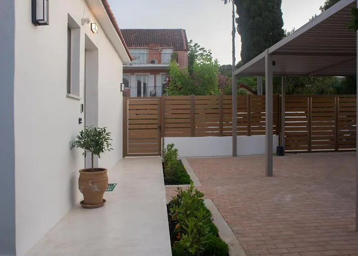 Clementine's House * Argostoli (Kefalonia)